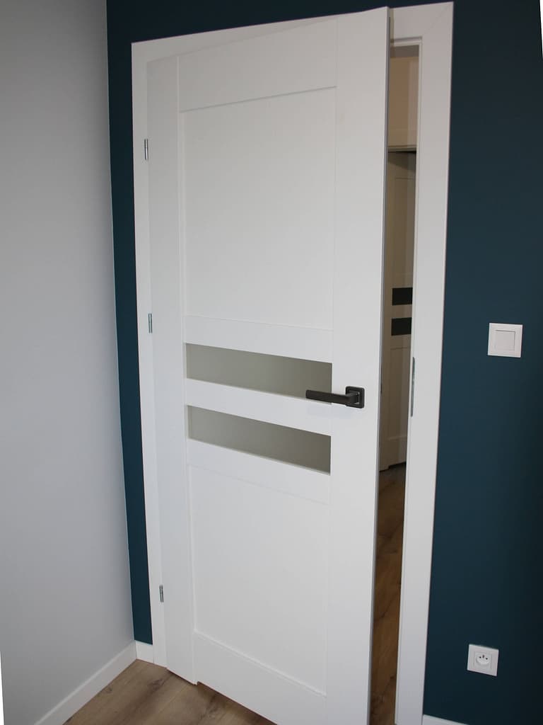 Montaż drzwi wewnętrznych w ościeżnicach regulowanych - FHU Tokarczyk Kraków