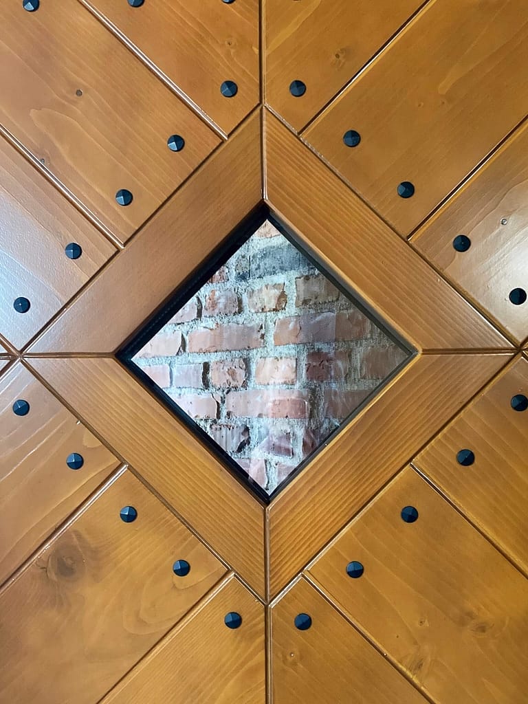 Przeszklenie w drzwiach wejściowych drewnianych - Okna i drzwi Tokarczyk Kraków