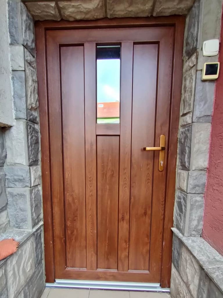 Drzwi zewnętrzne Ideal 4000 kolor orzech - Okna i drzwi Tokarczyk Małopolska