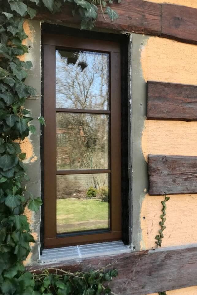 Wąskie okno ze szprosami poprzecznymi - Tokarczyk Kraków